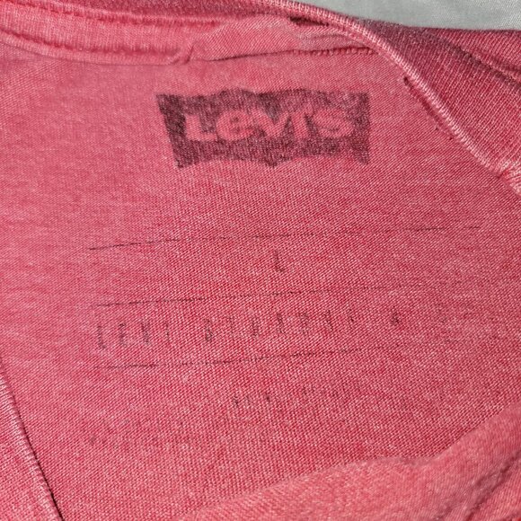 Red Levi's Logo tshirt - Picture 7 of 7